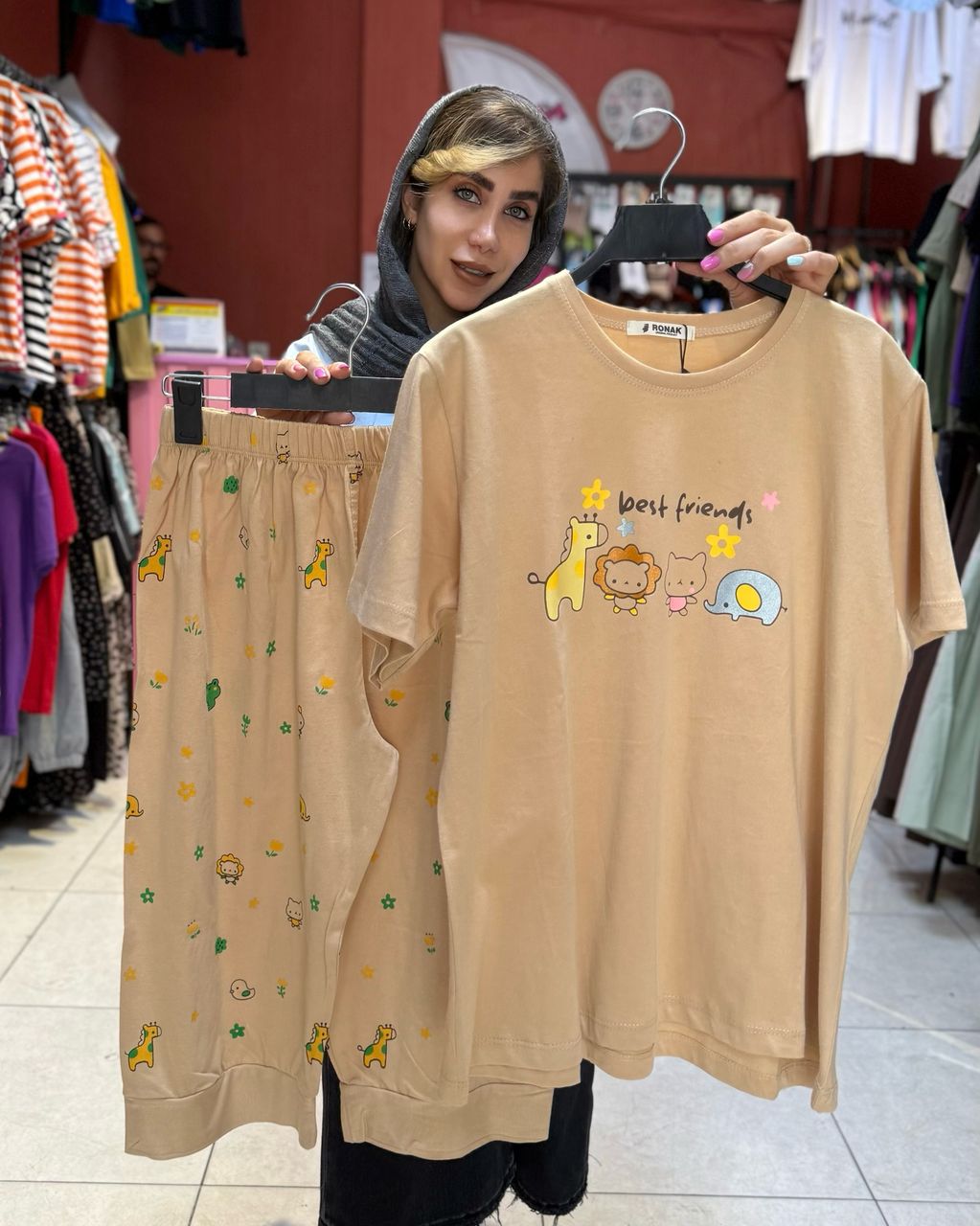 تیشرت شلوارک دوستای خوب